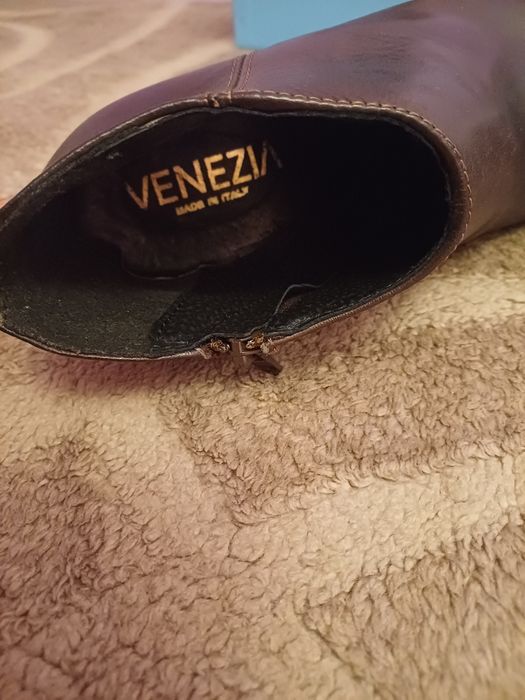 Botki Venezia 37, na koturnie, skóra