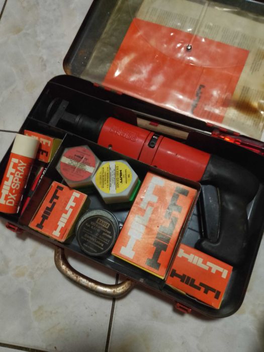 Pistolet prochowy do gwoździ Hilti. DX-400 Stan bardzo dobry.