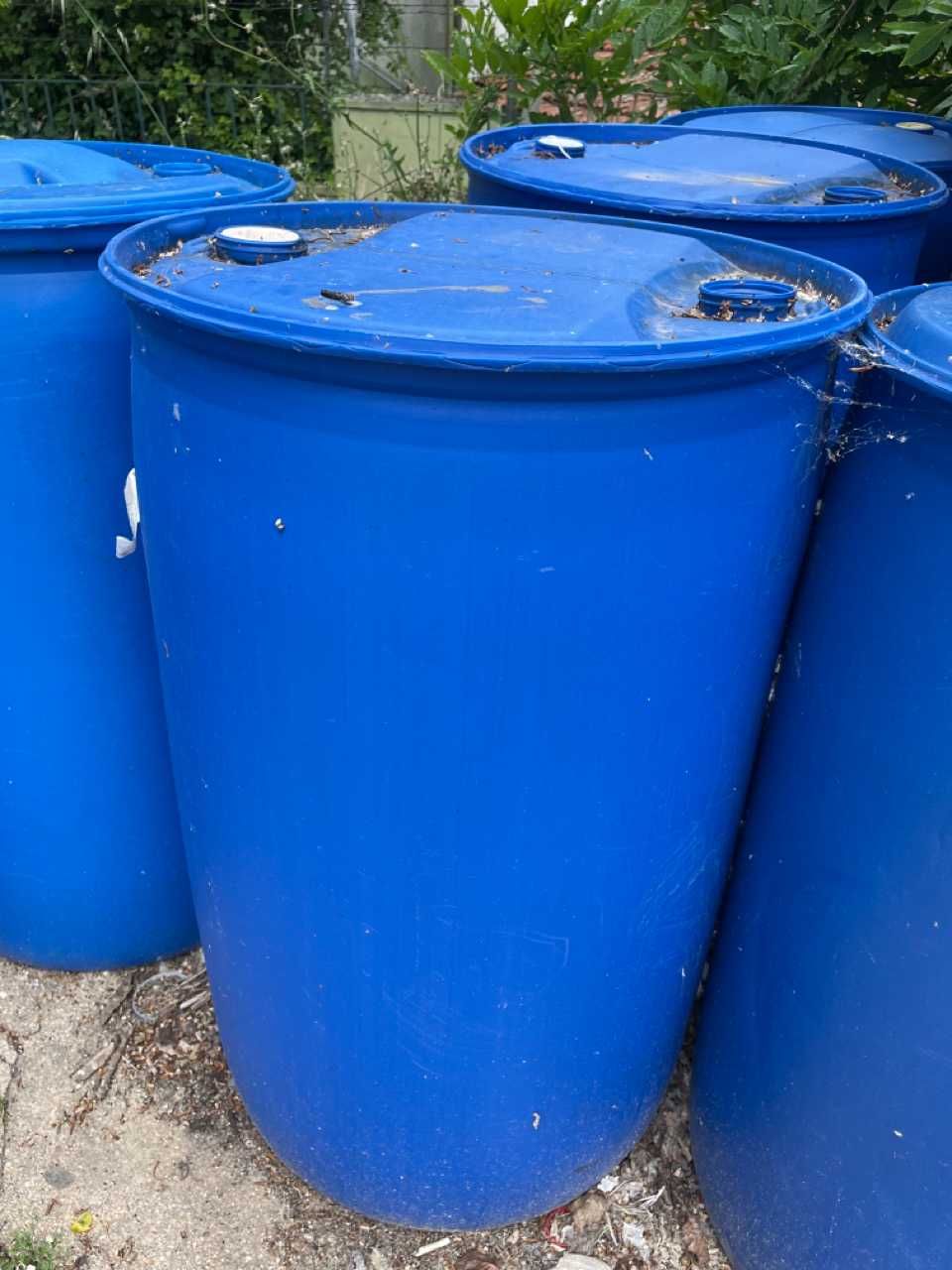 Bidão de 220 L –Em polietileno reciclado com abertura parcial