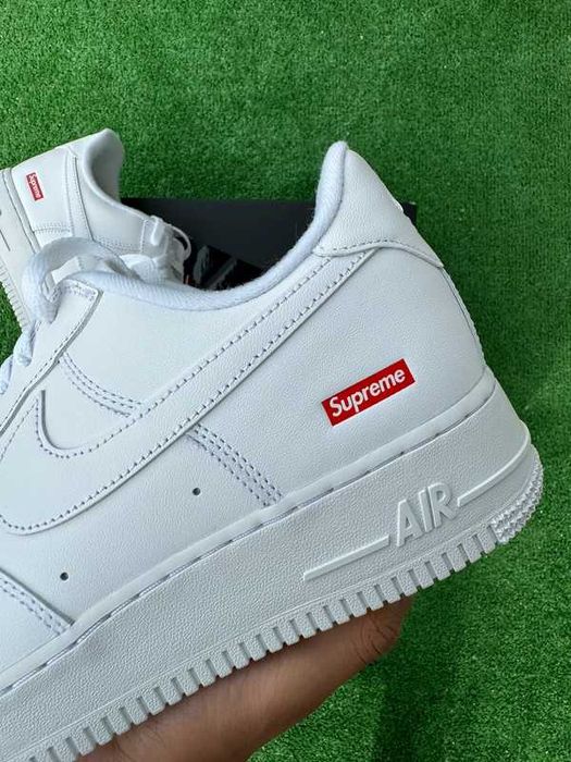 Buty meskie Mokasyny Nike_Air_Force_1_Low_Supreme_White R.38.5