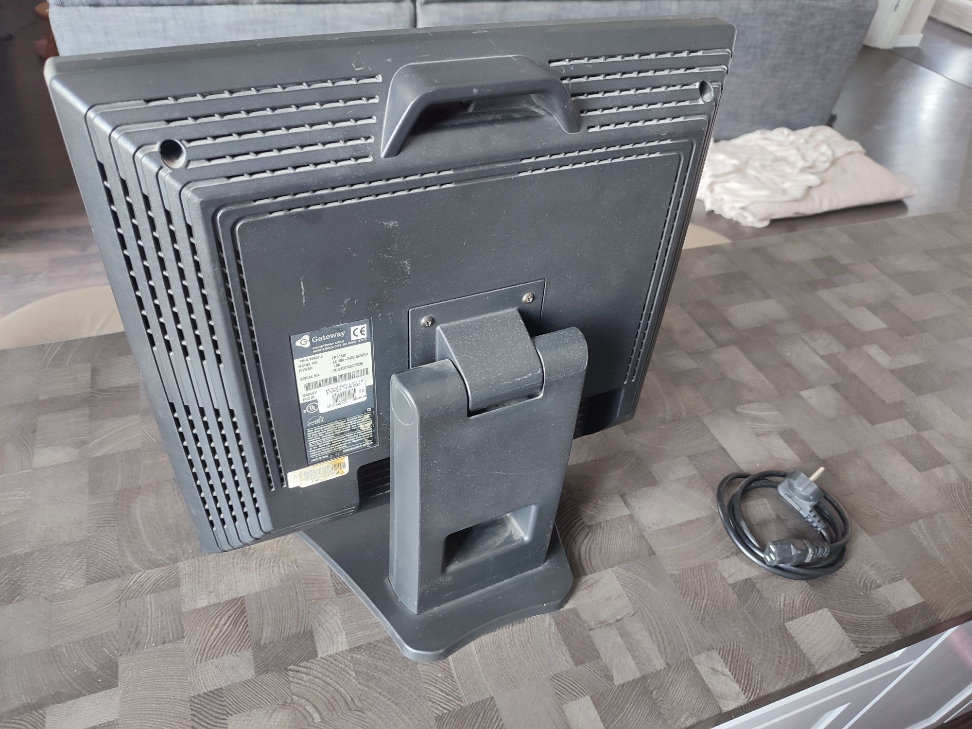 Monitor Gateway FPD1830 – 18 cali, sprawny, retro