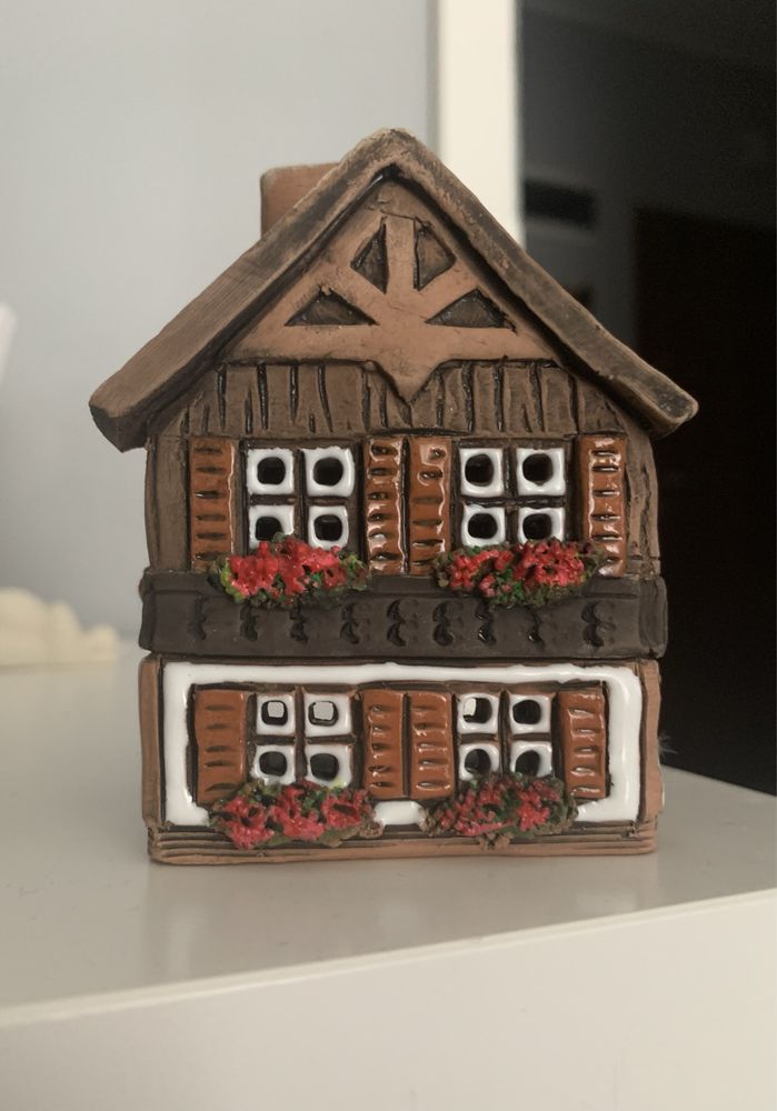 Swiecznik - domek w stylu bawarskim