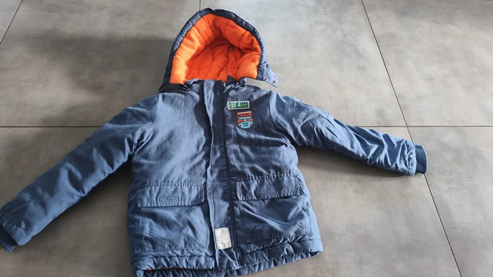 Kurtka niebieska ocieplana 122 cm