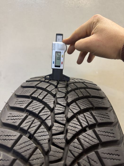 Opony Zimowe Kumho 215/55/17 komplet! 4 szt. 8,6mm 2021r