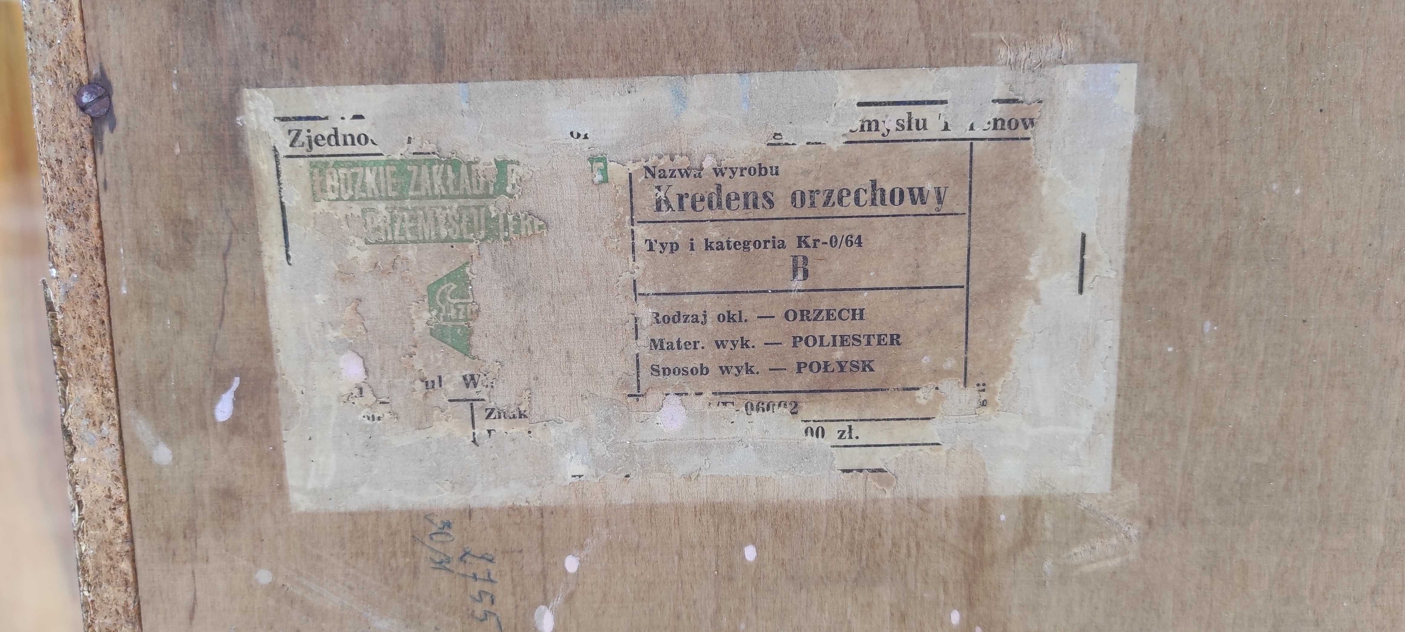 Kredens orzechowy retro z PRL-U