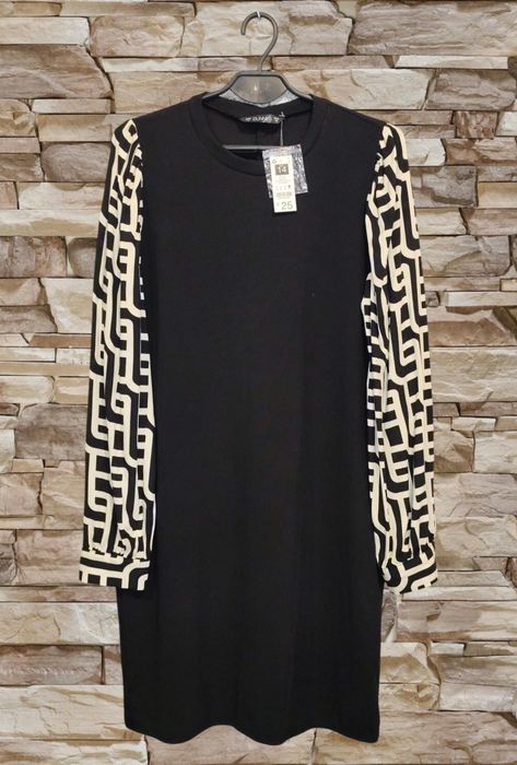 Sukienka czarna z długim rękawem we wzory,nowa