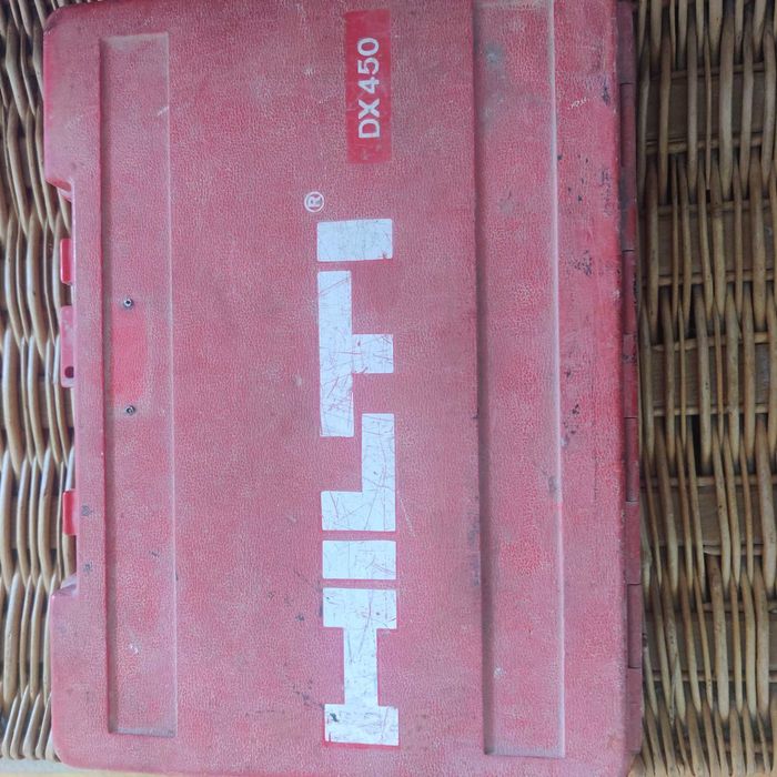 Pistola de pregos para betão - Hilti DX 450