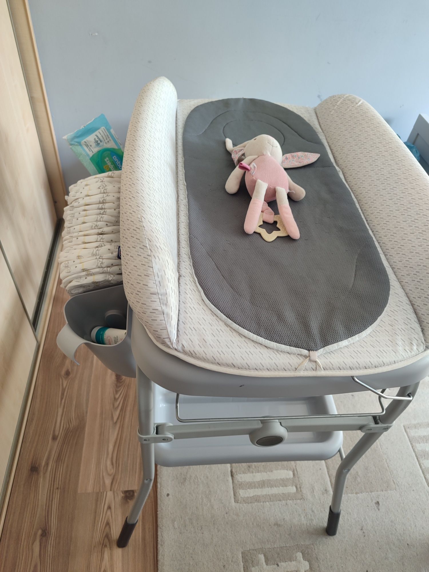 Chicco Cuddle&Bubble wanienka i przewijak 
Mega praktyczna rzecz. Stan