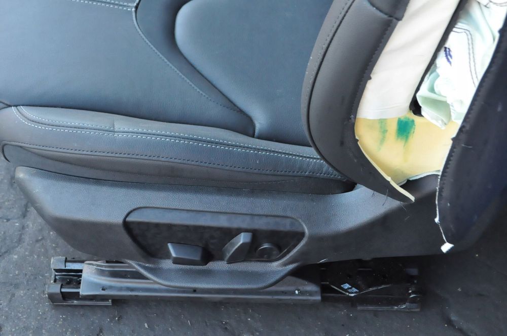 TOYOTA SUPRA MK5 GR PRZEKŁADKA WNĘTRZA FOTELE KANAPA BOCZKI SKÓRA 23R