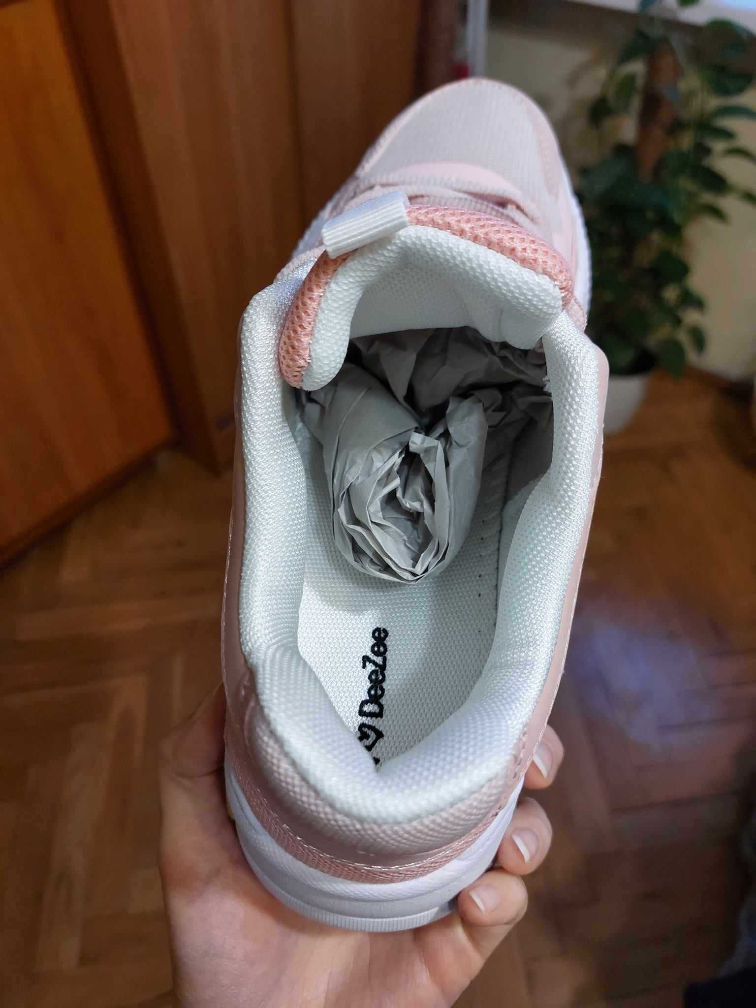 Nowe różowe sneakersy Daylight, marki Deezee, rozm. 38