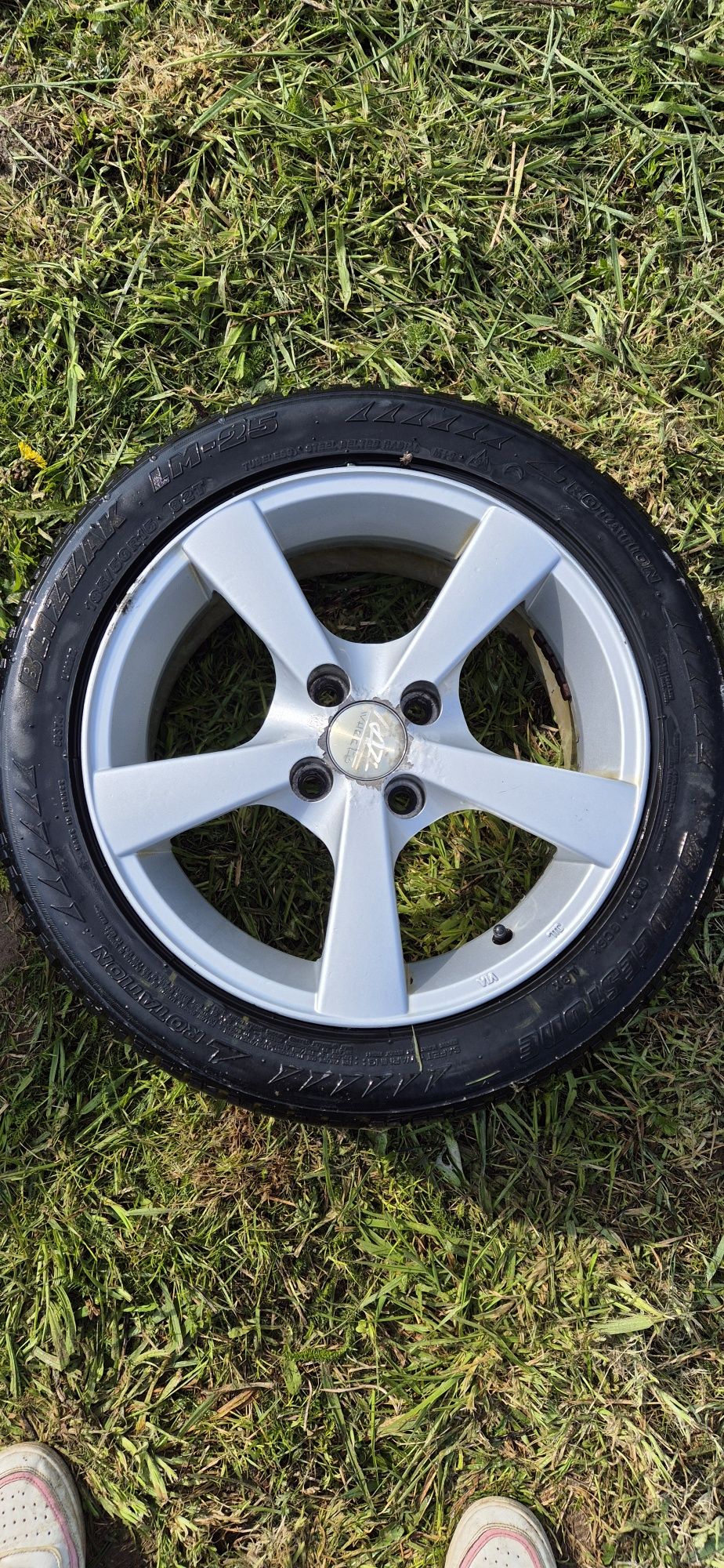Alufelgi komplet Raze wheels 15' 4x100 Opony zimowe 195/50