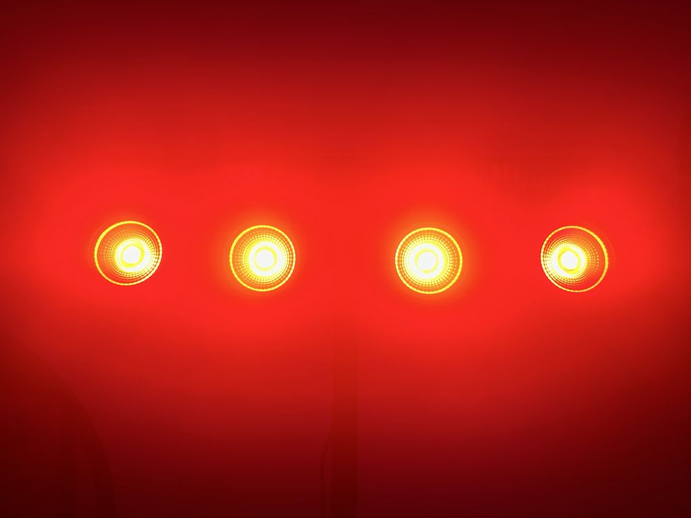 Zestaw oświetleniowy MAX Partybar 11 - 4x 20W COB Par RGB + statyw