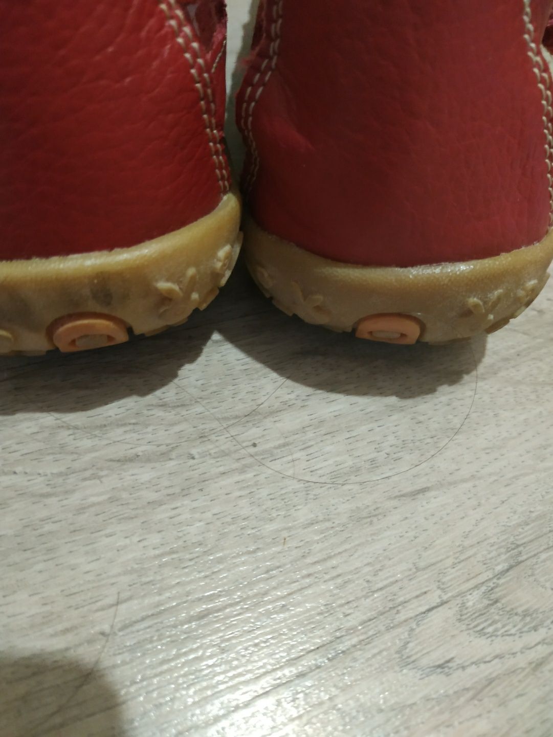 Мокасини з м'якої шкіри