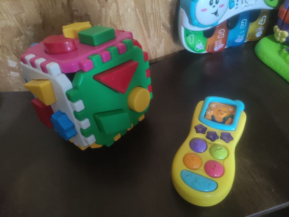 Продам музыкальные игрушки