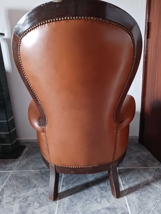 Cadeirão clássico em pele