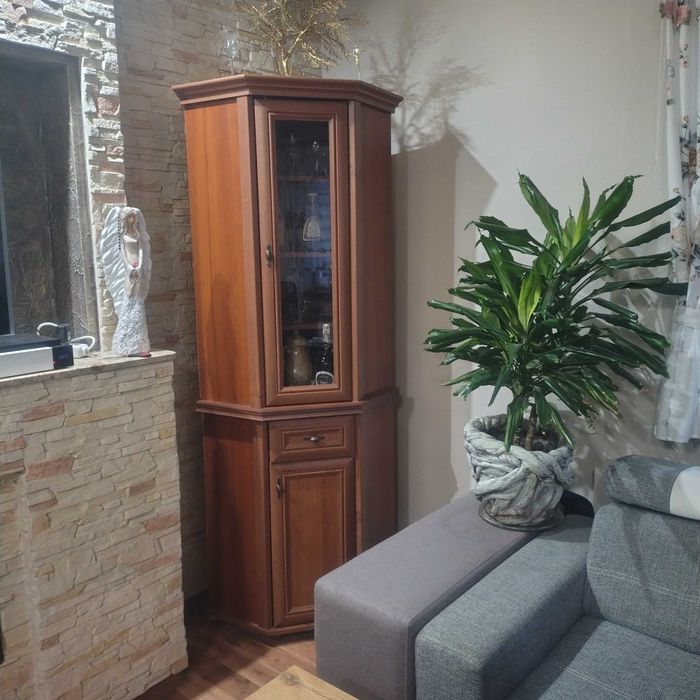 Witryna narożna, kredens