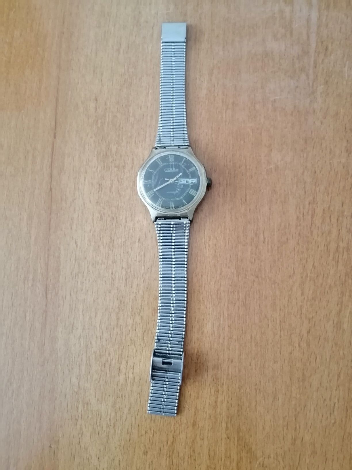 Продам часы СССР  белые и  жолтые маркировка au.