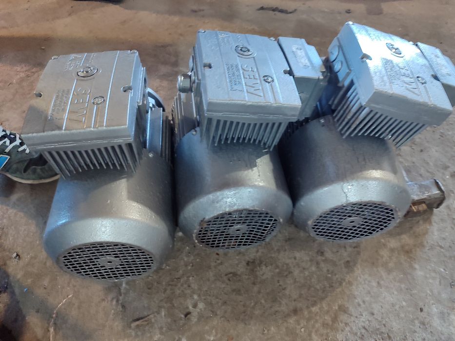 Продам электродвигатель 1.5 кВт с преобразователем частоты