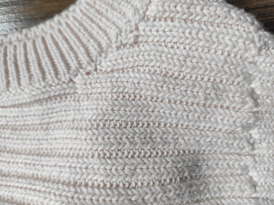 Sweterek kamizelka Reserved 98