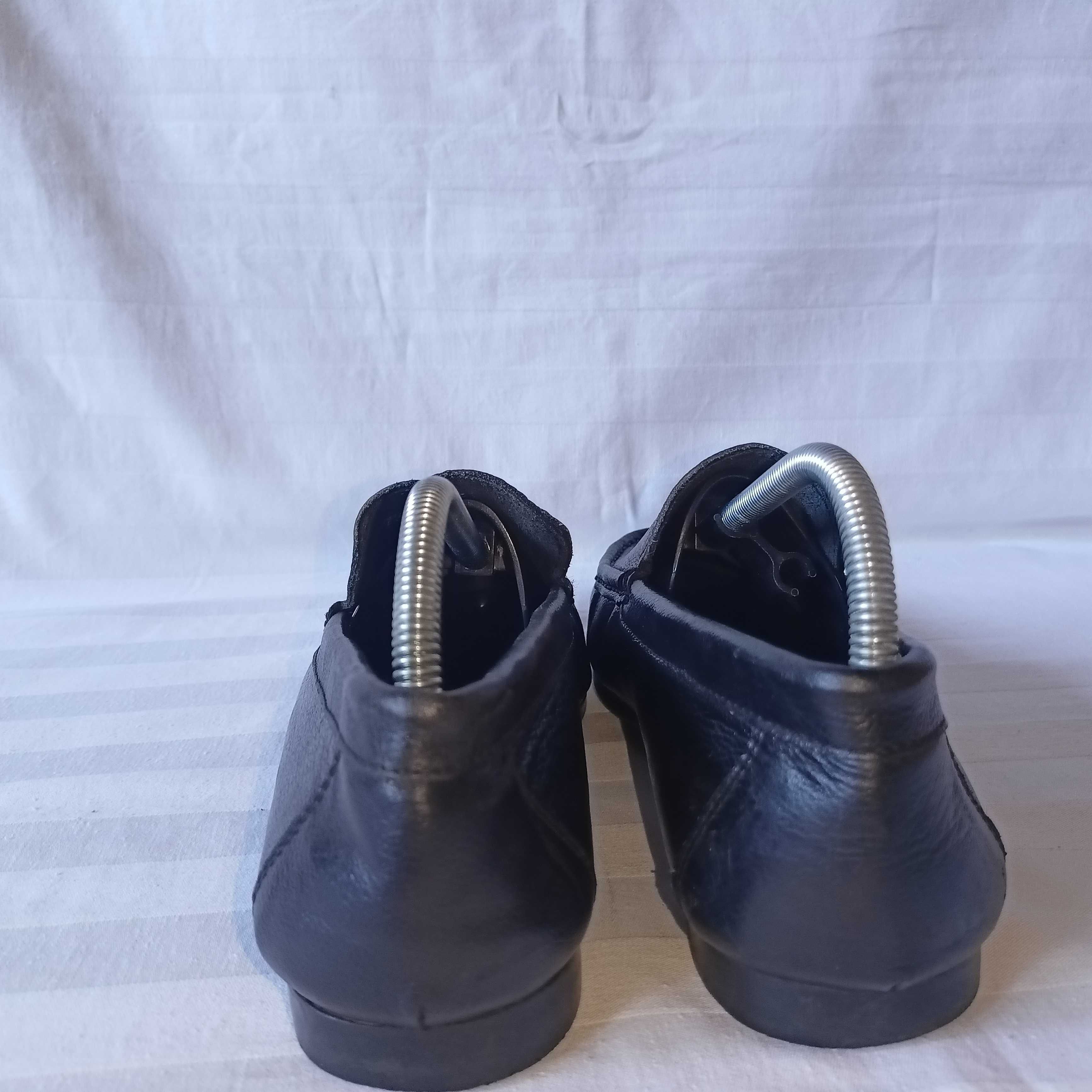 Louis Vuitton roz.41 - dł.wkł. 27 cm- skóra - stan bdb
