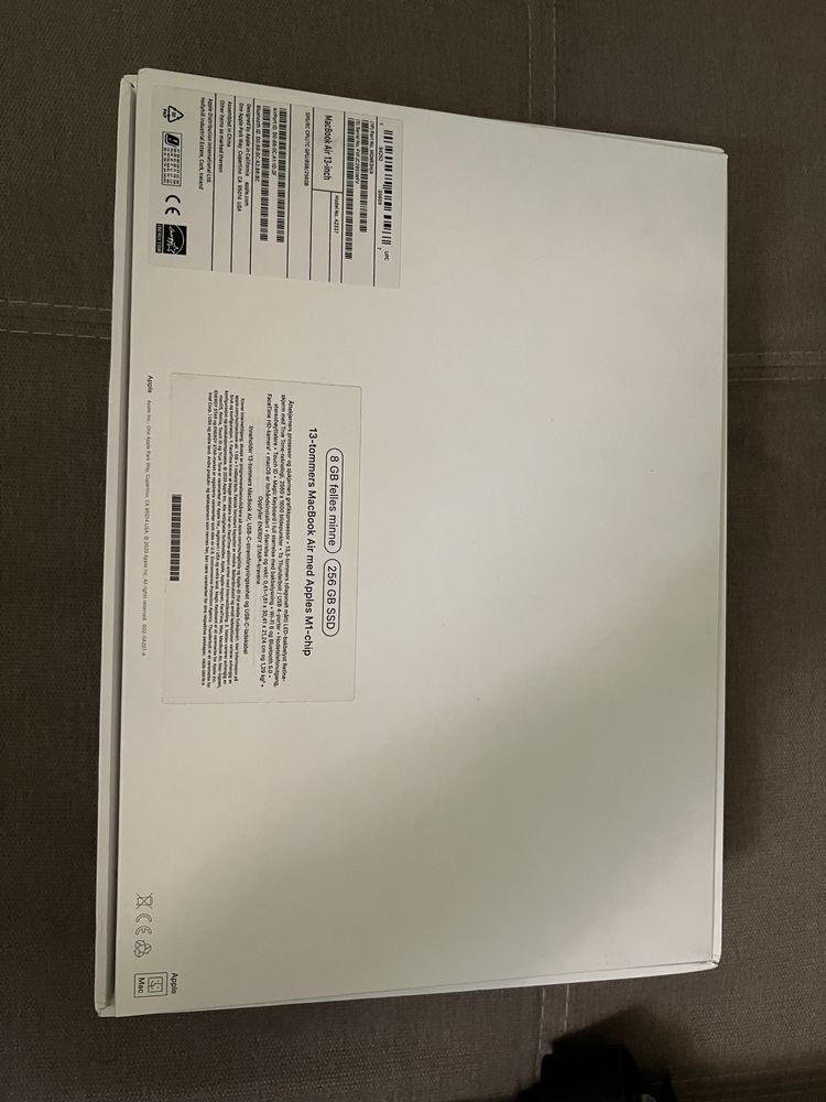 MACBOOK AIR M1 8gb ,256ssd