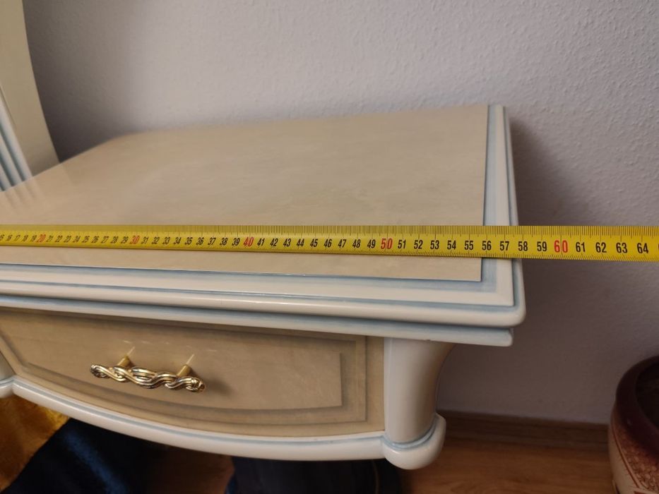 Двоспальне ліжко і 2 приліжкові тумби