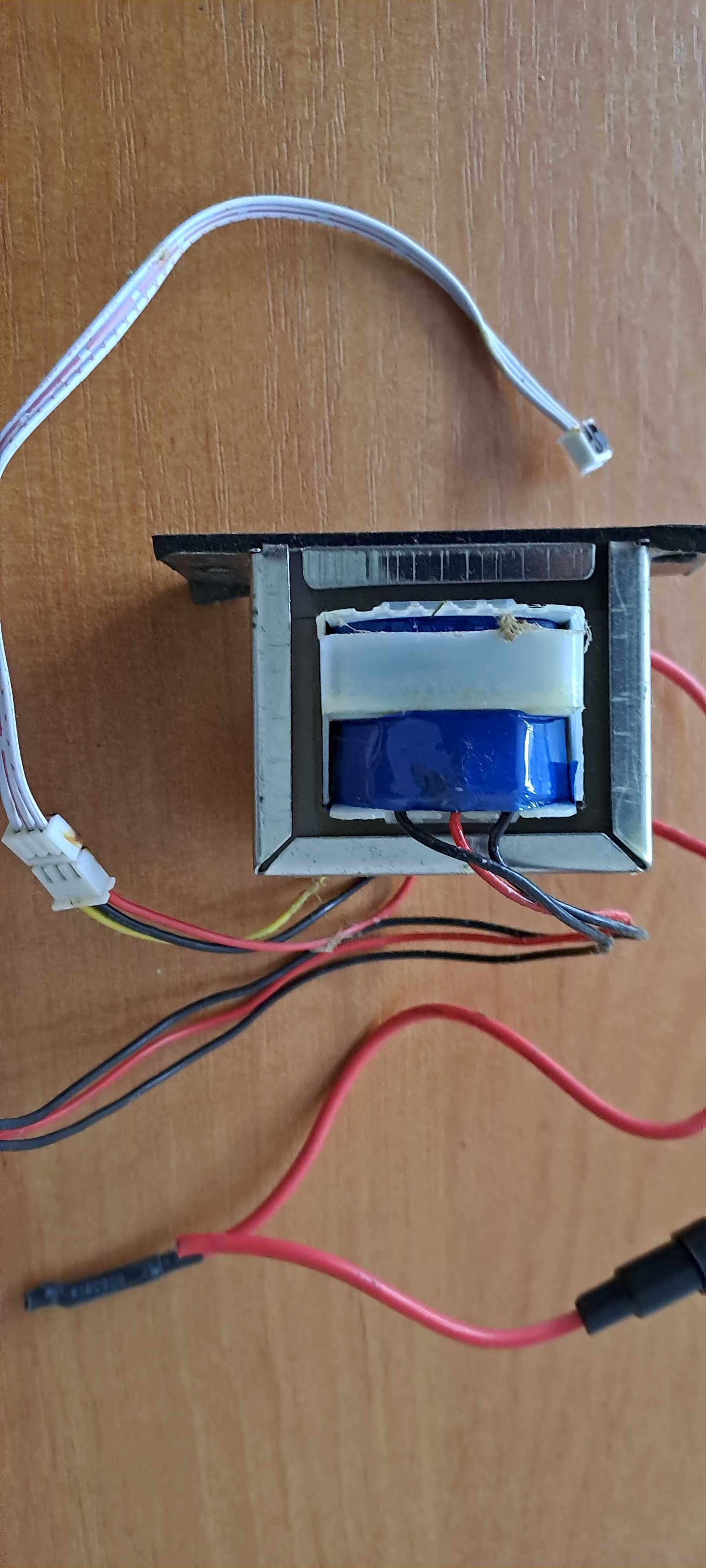 Transformator z subwafera