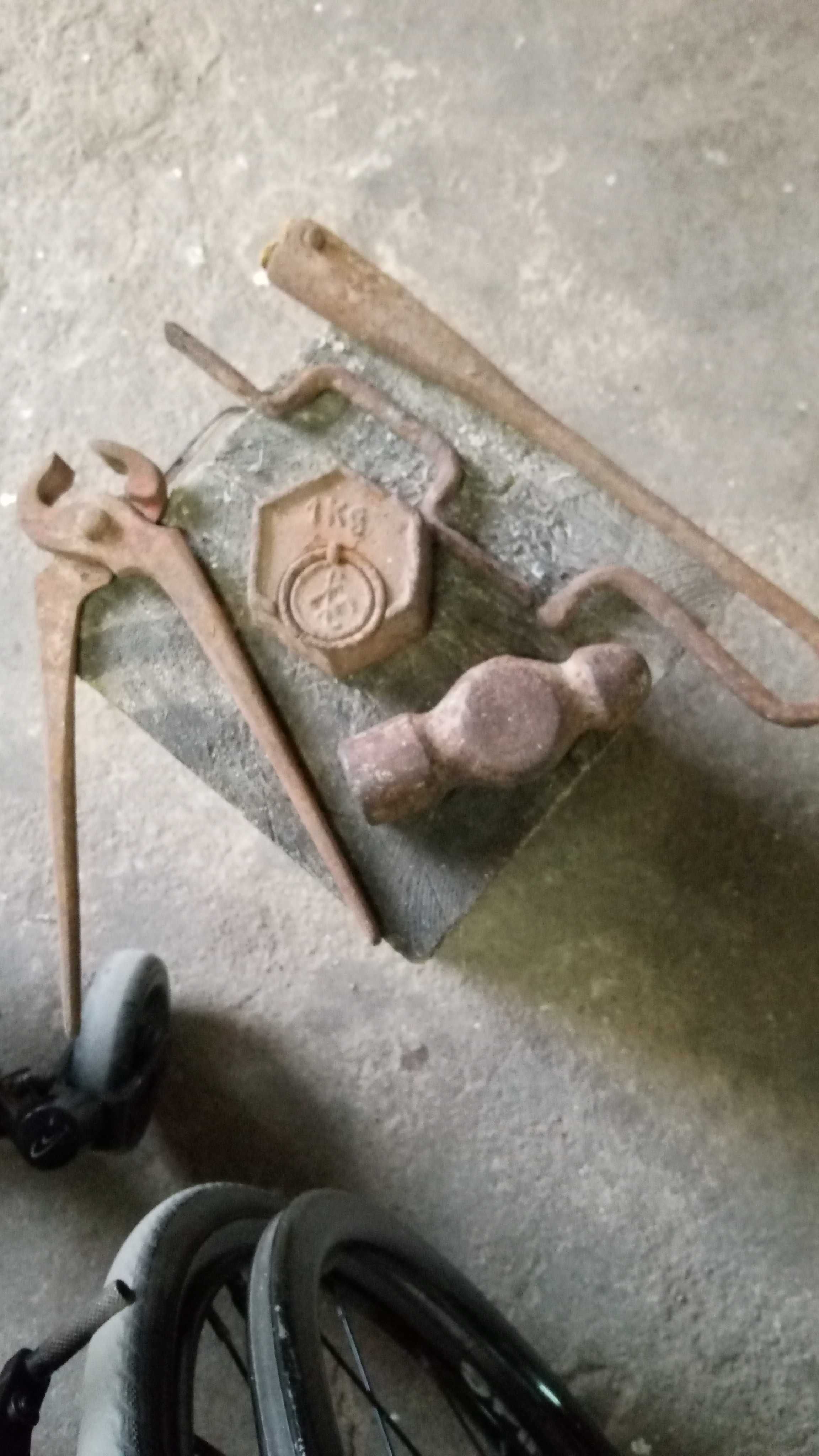 ferramentas muito antigas