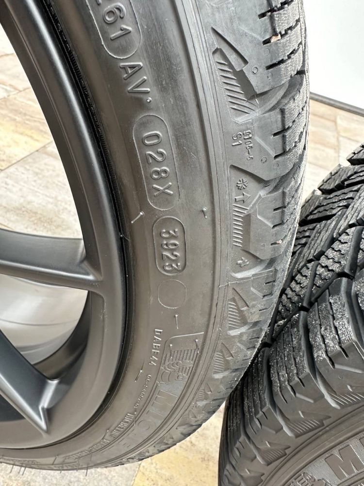 Резина шины Michelin X-Ice Snow 235/40 R19 зима новая