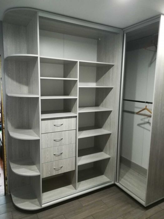 Угловой шкаф. Идеальный вариант.