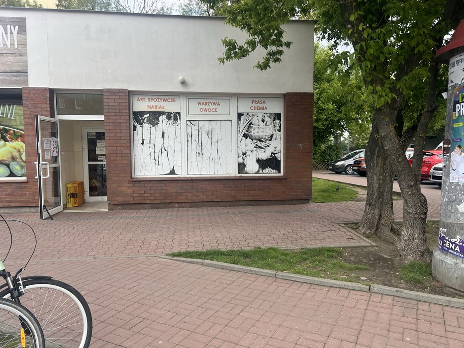 Narozny lokal uslugowy w super lokalizacji.