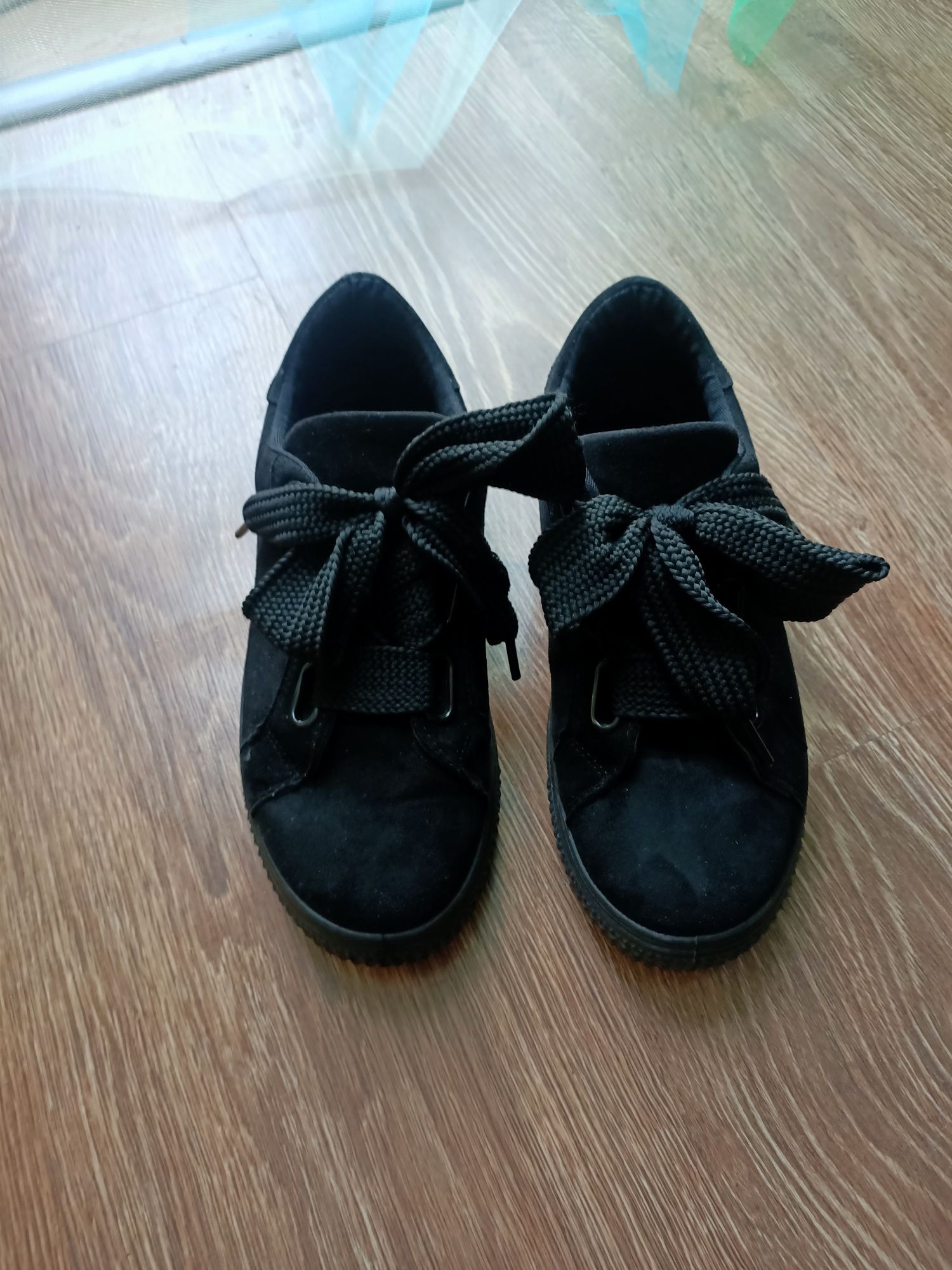 Buty zamszowe czarne