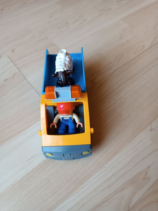 Klocki LEGO duplo zestaw auto przyczepa ludzik zwierzątko