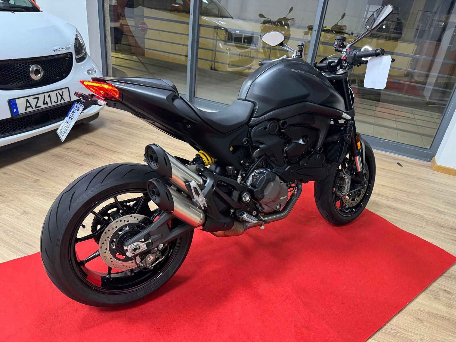 Ducati Monster 937 plus aceito