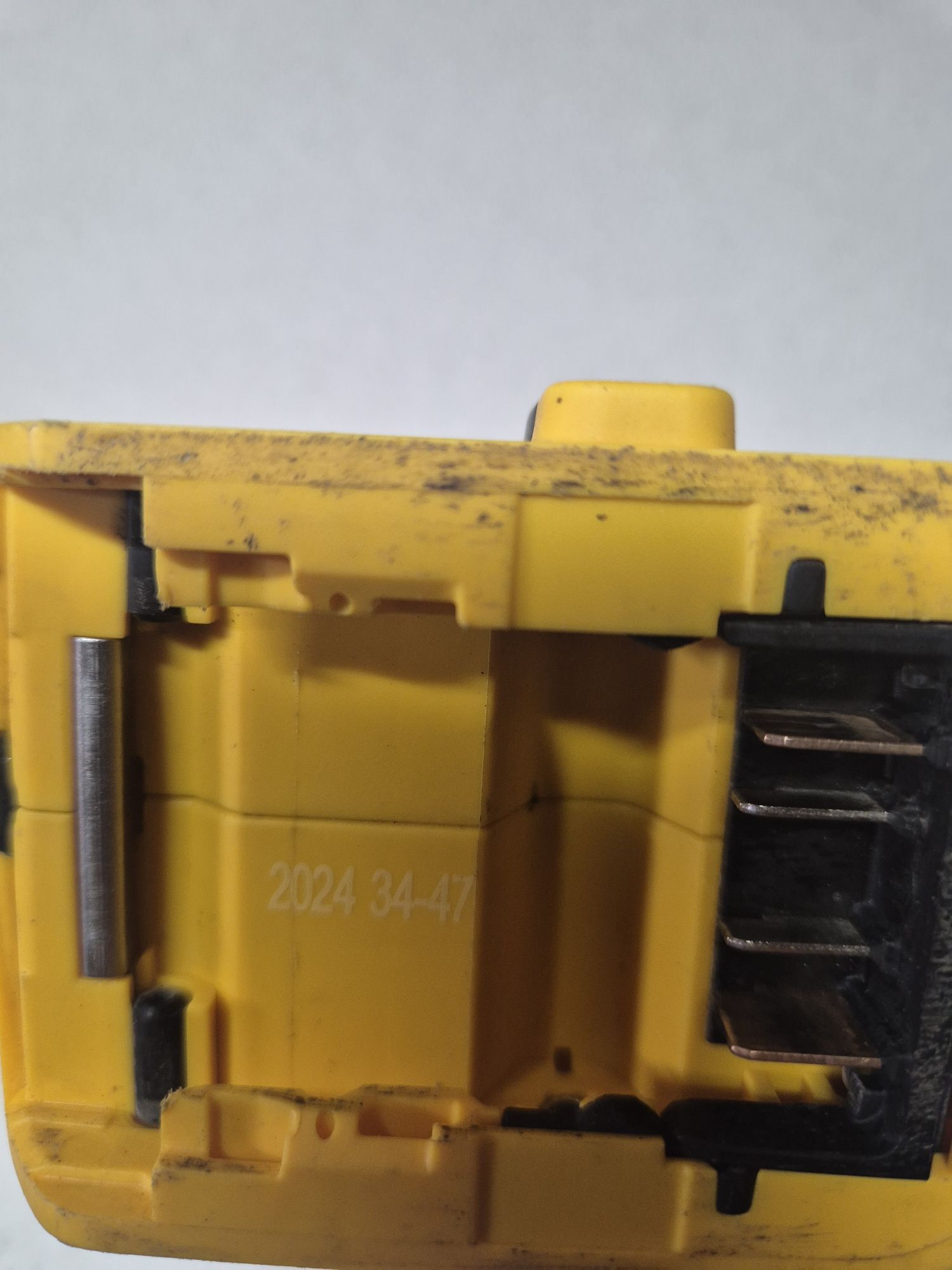 DeWalt Młotowiertarka SDS  DCH033