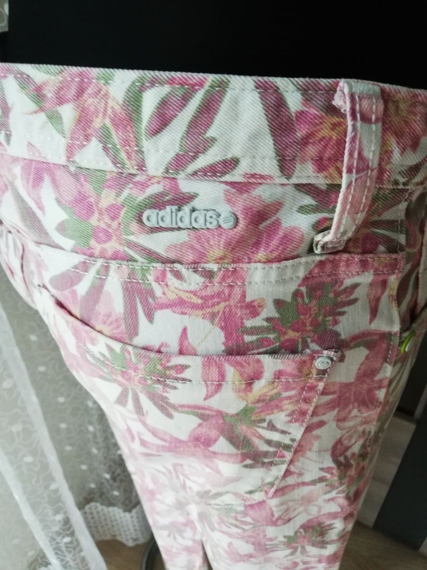 Przepiękne spodnie jeansowe w kwiaty Adidas neo label skinny W30 L30