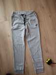 Spodnie joggery 4f 152