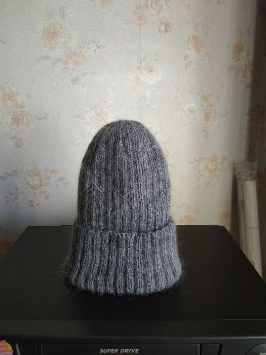 Шапка жіноча, в'язана