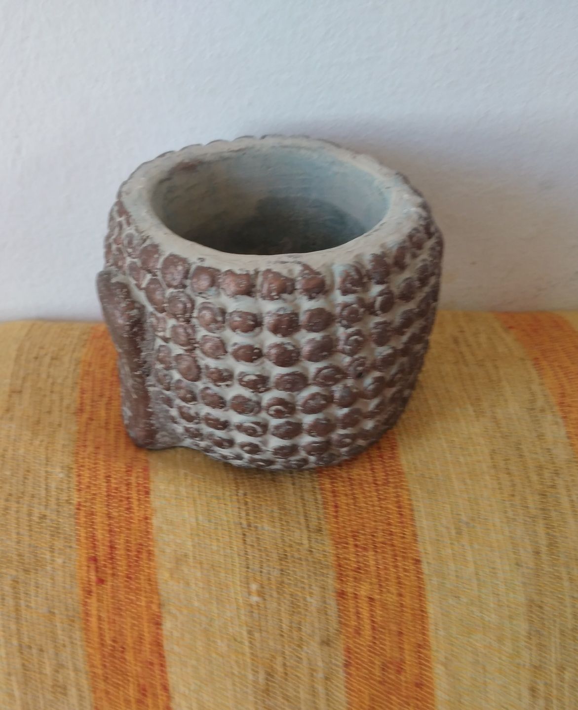 Vaso novo com cabeça de Buda marca Homa