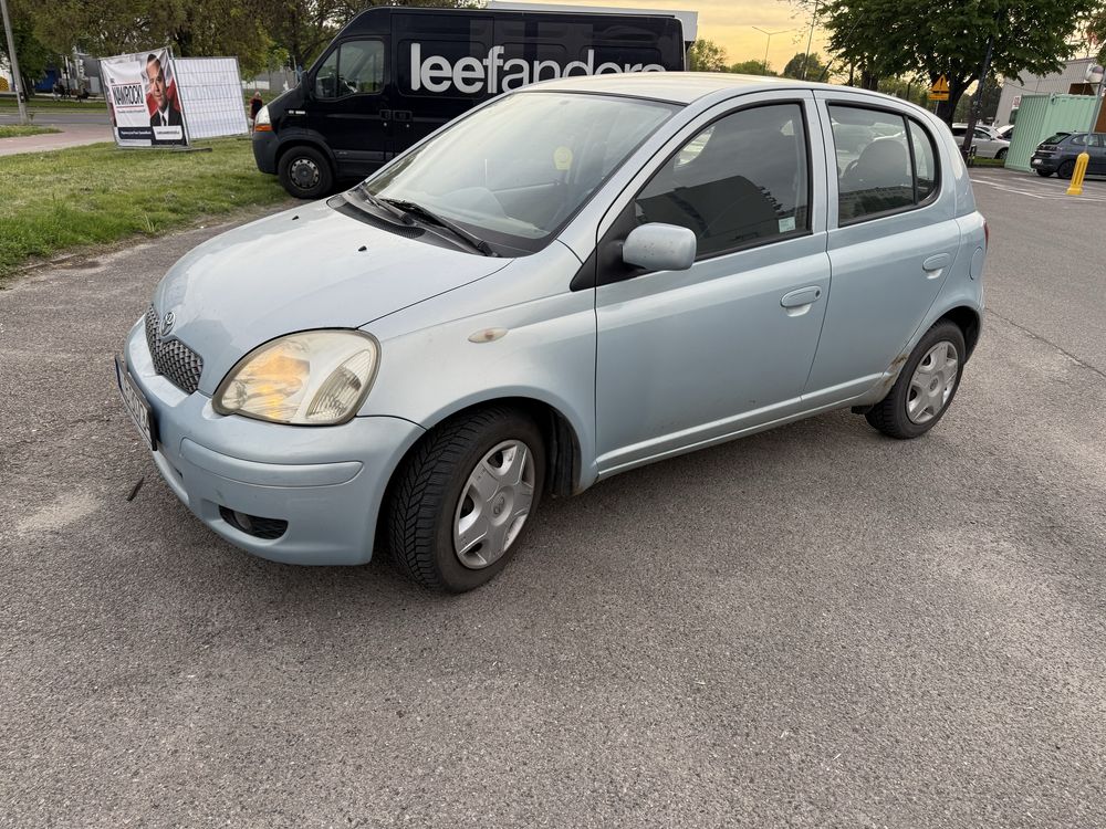 Toyota yaris 1,3 b 5 drzwi 2004 rok czesci drzwi maska zderzak klapa