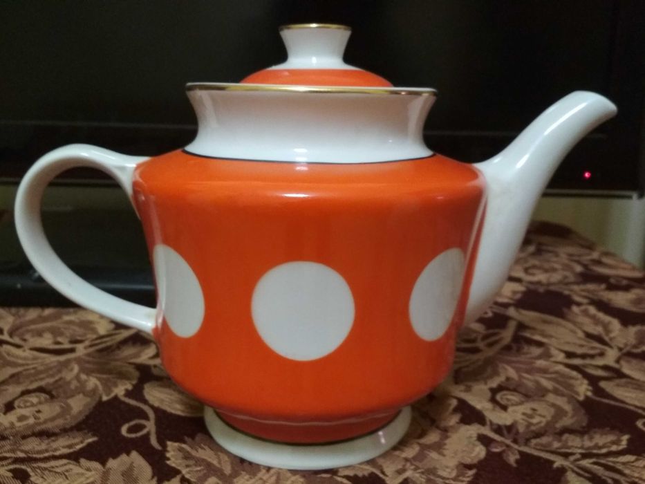 Чайник большой, доливной, 2 л, 250грн.