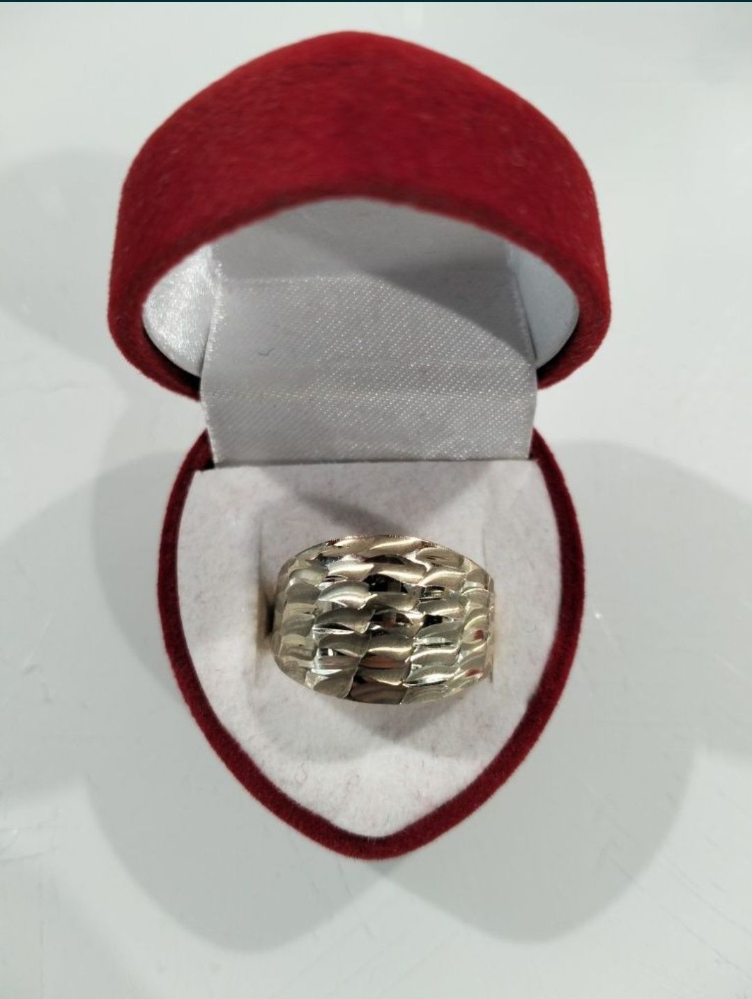 Złoty pierścionek 585 diamentowy