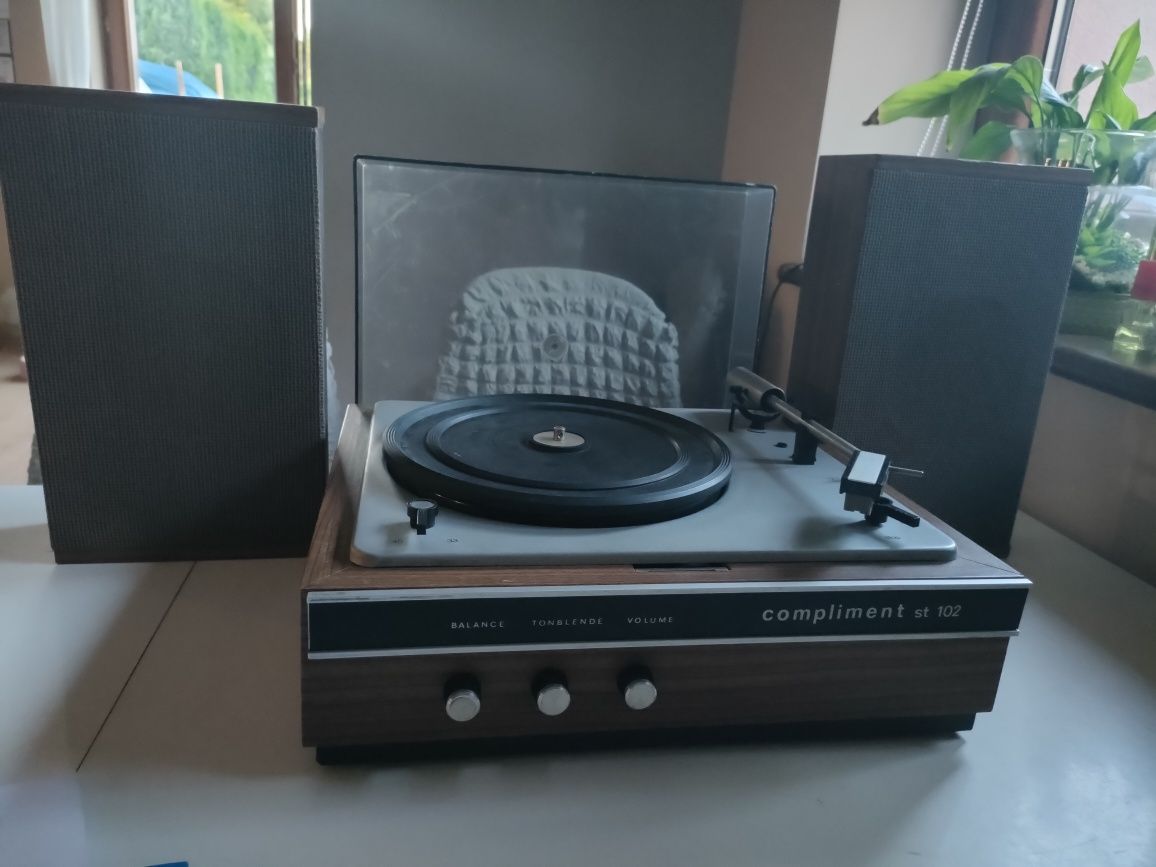 Przenośny gramofon stereo Compliment st 102 z glosnikami