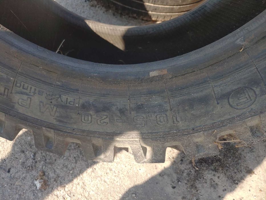 Opony dwie sztuki  10.5 r 20