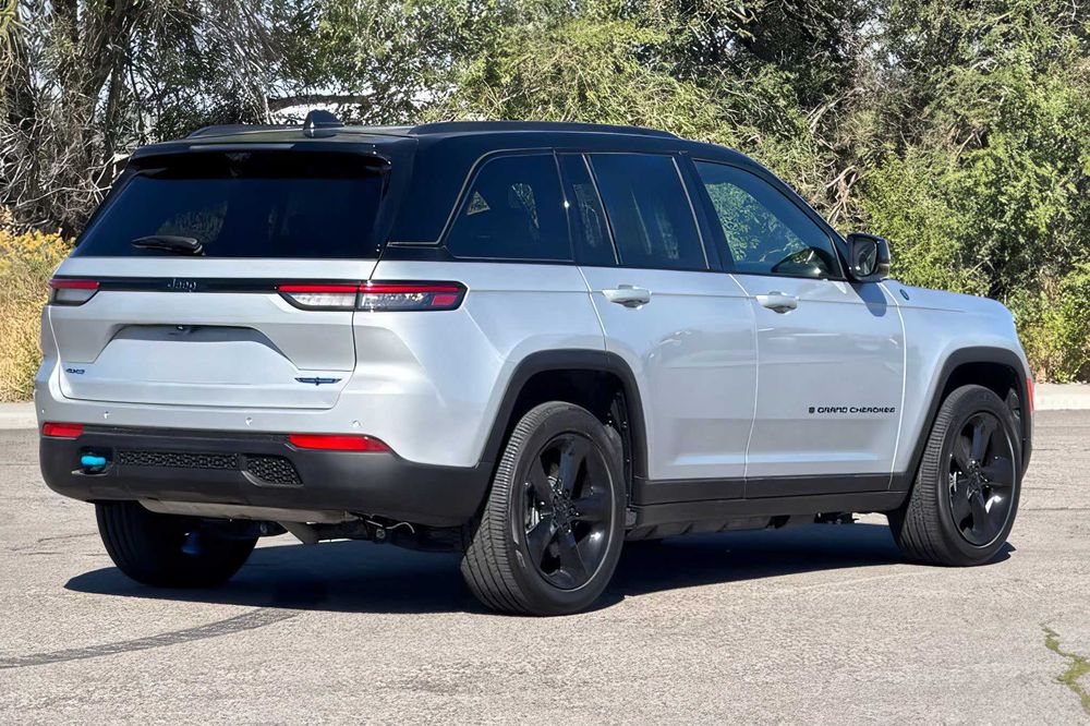 Jeep Grand Cherokee      2023
