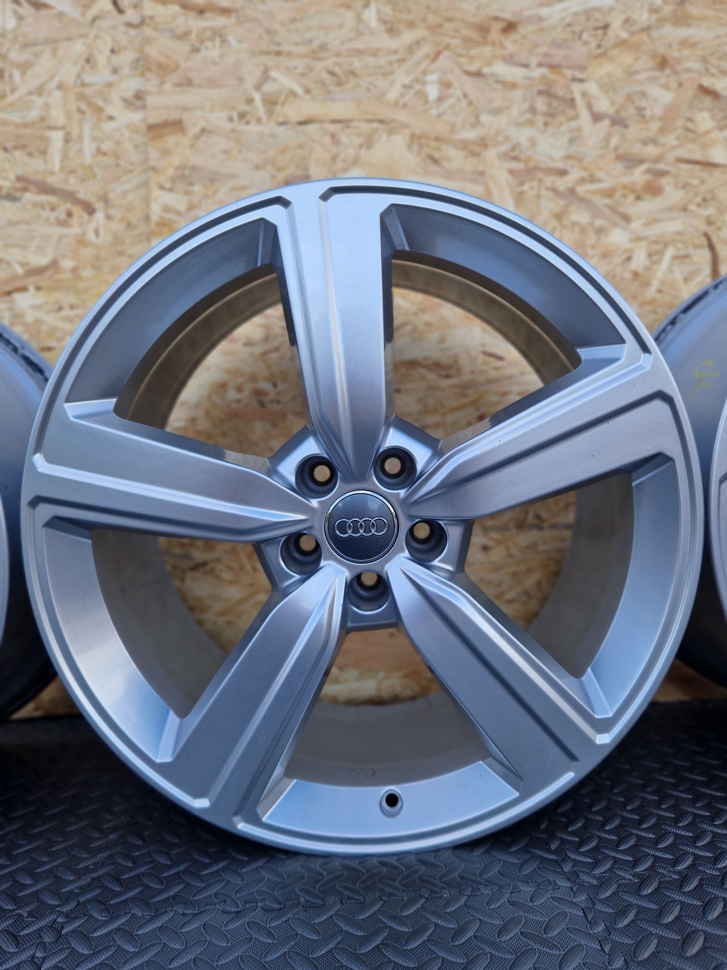 Felgi aluminiowe 5x112 20" Audi OM 4KE601025S