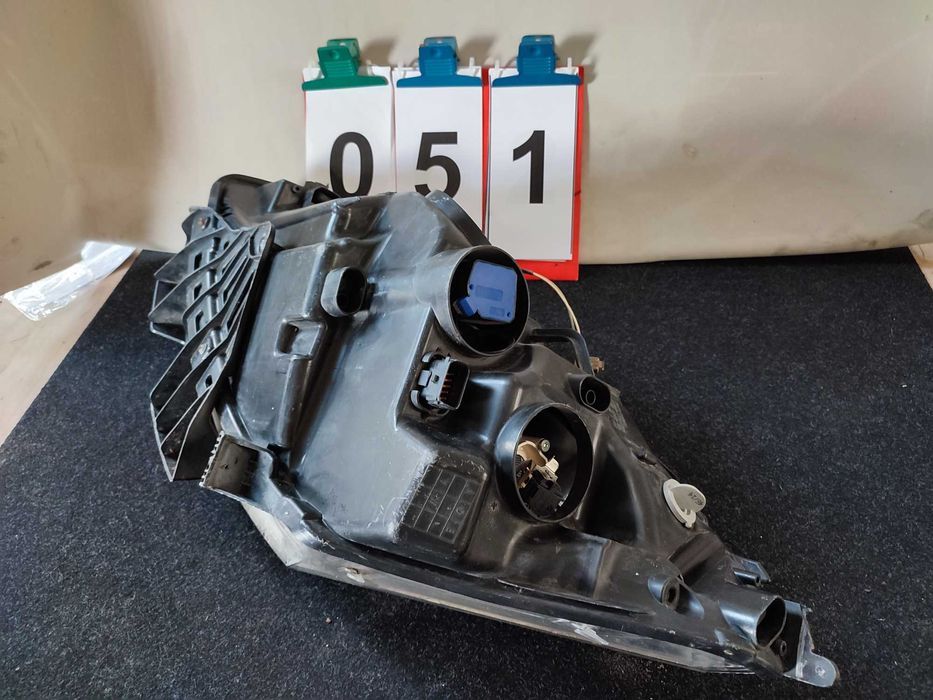 Citroen C4 Picasso I (2006/2013) Lampa przednia PRAWA  / EU