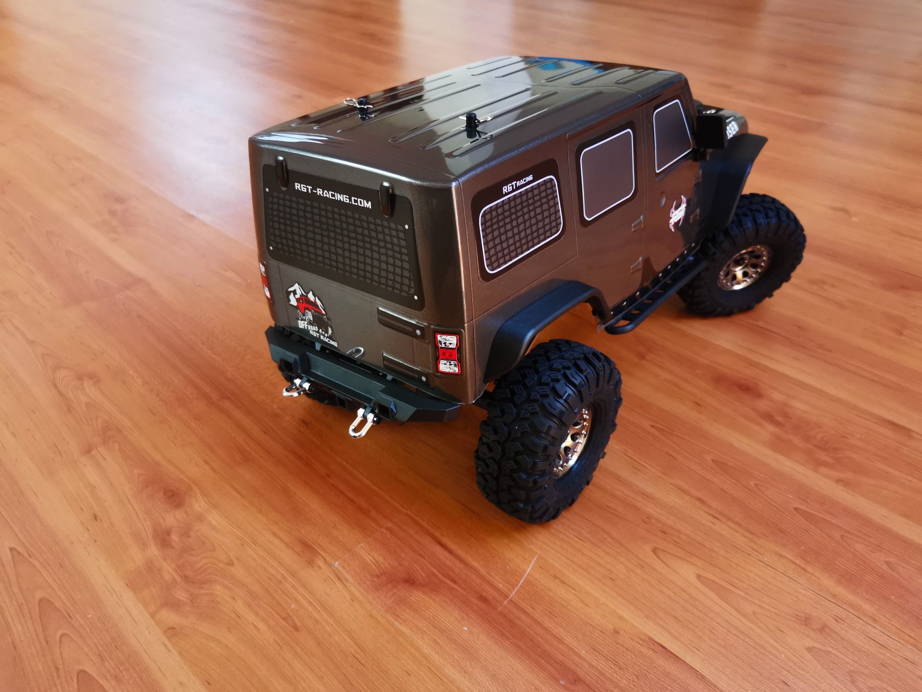 Carro telecomandado RC Jipe Rubicon Rock Crawler RGT 86100 V2 1:10 4x4