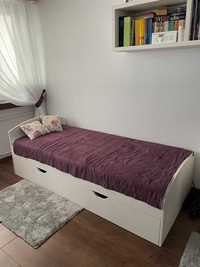 Zestaw białych mebli łóżko pojedyncze oraz biurko