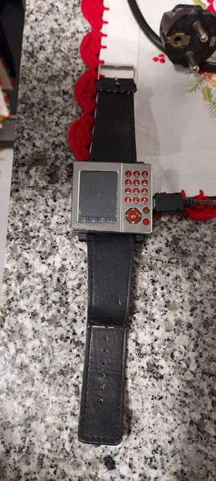 Relógio y telemóvel 2 cartões e 1 memória